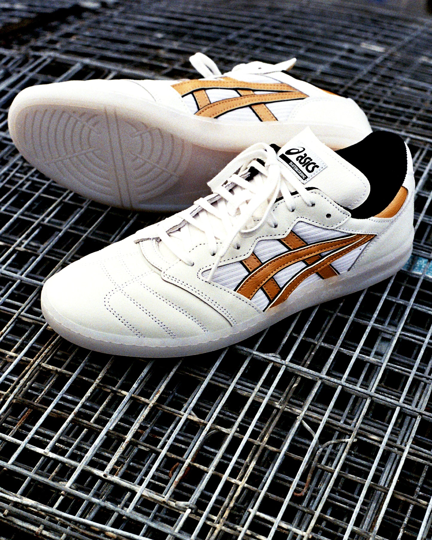 ASICS - Leggerezza FB White/Pure Gold