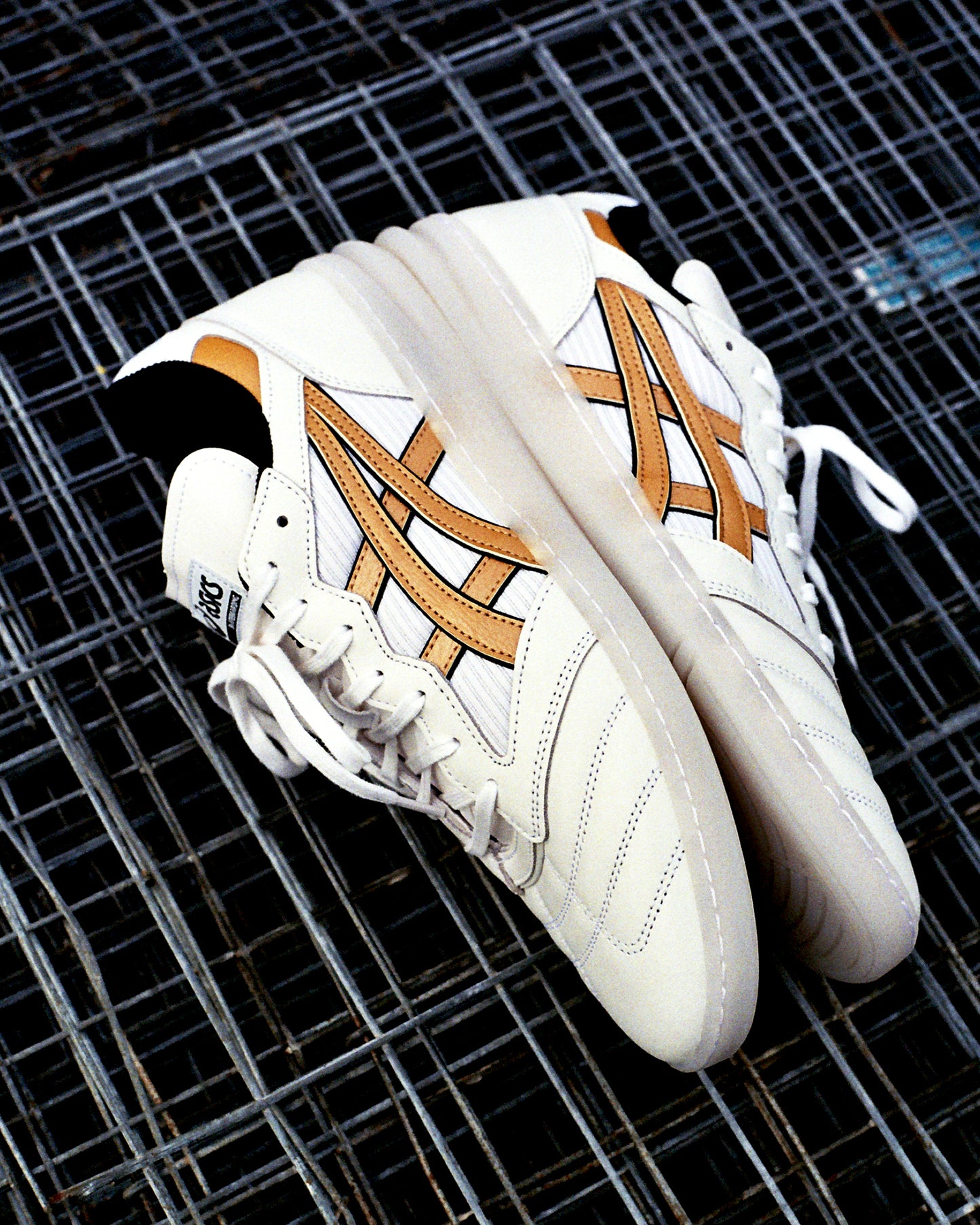ASICS - Leggerezza FB White/Pure Gold