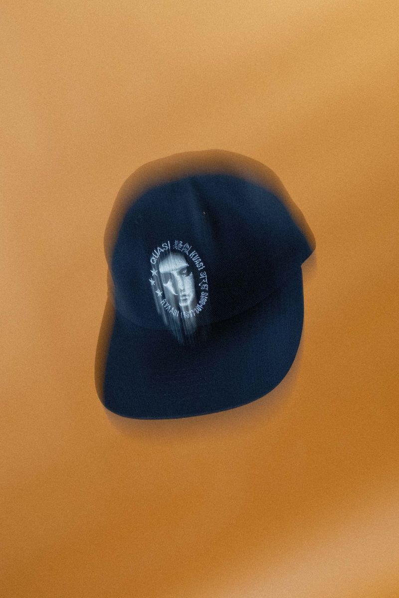 QUASI - Phrase Hat Black