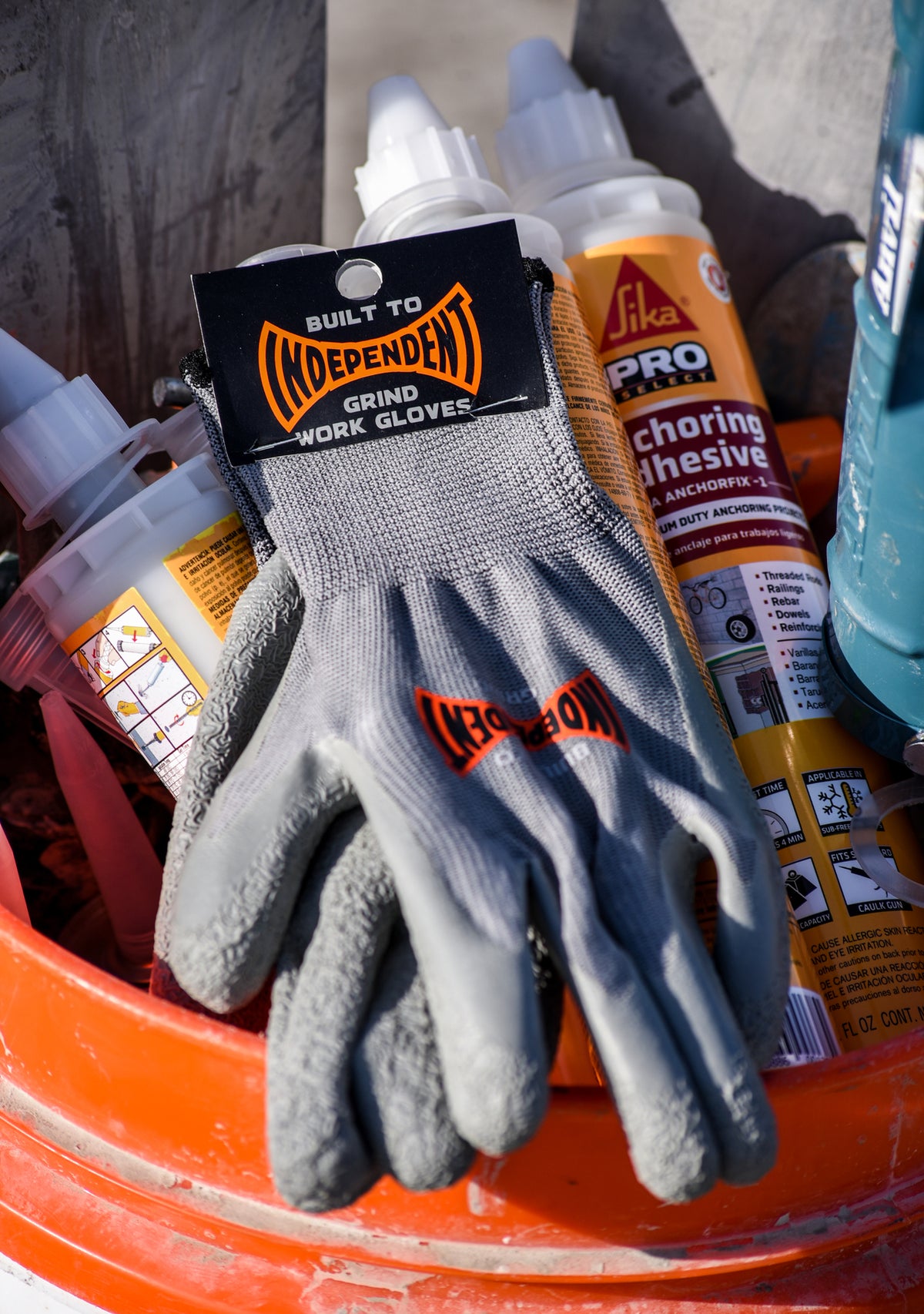 INDEPENDENT - Built To Grind Gloves Grey