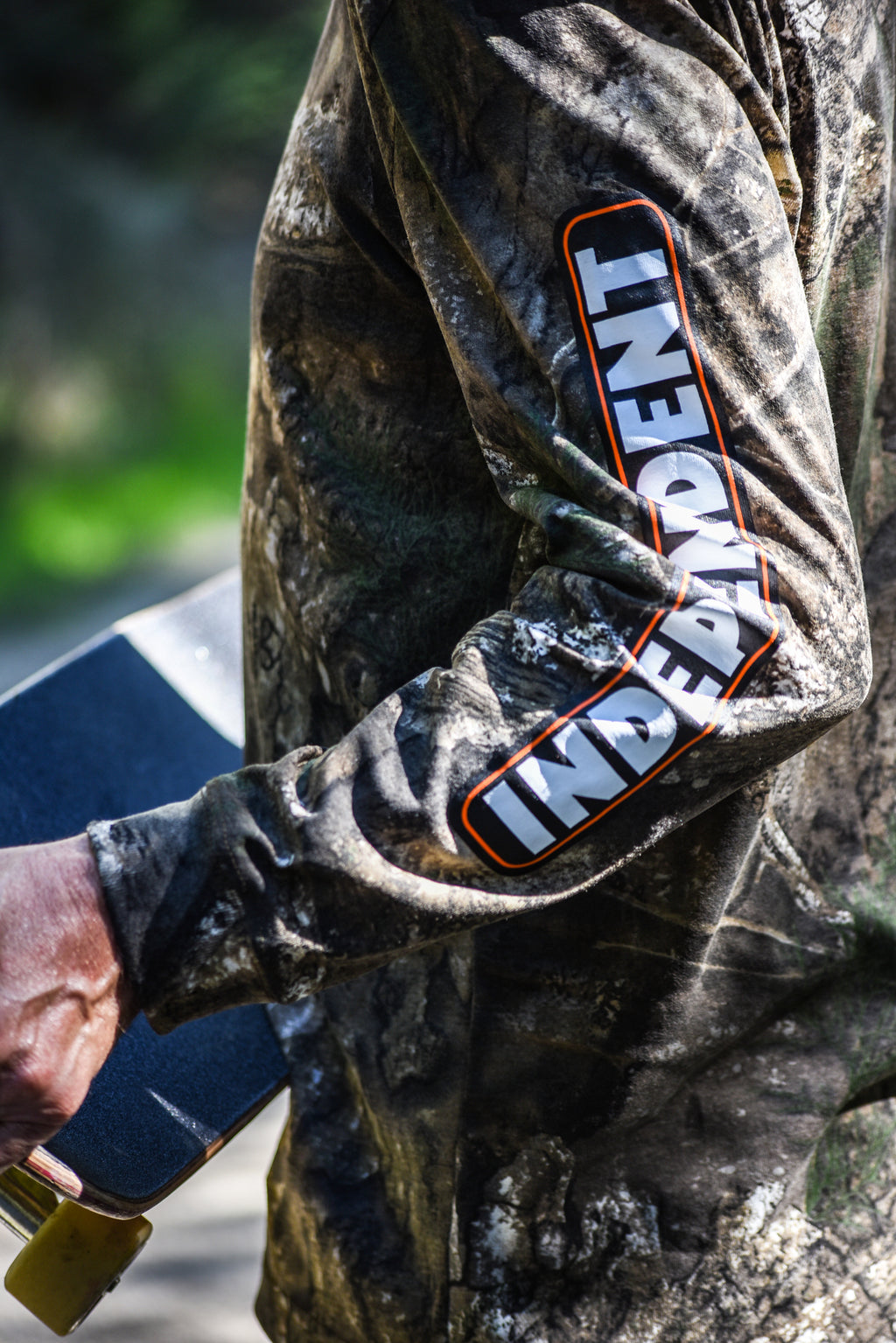 INDEPENDENT - Bar Logo Longsleeve Tee Realtree APX