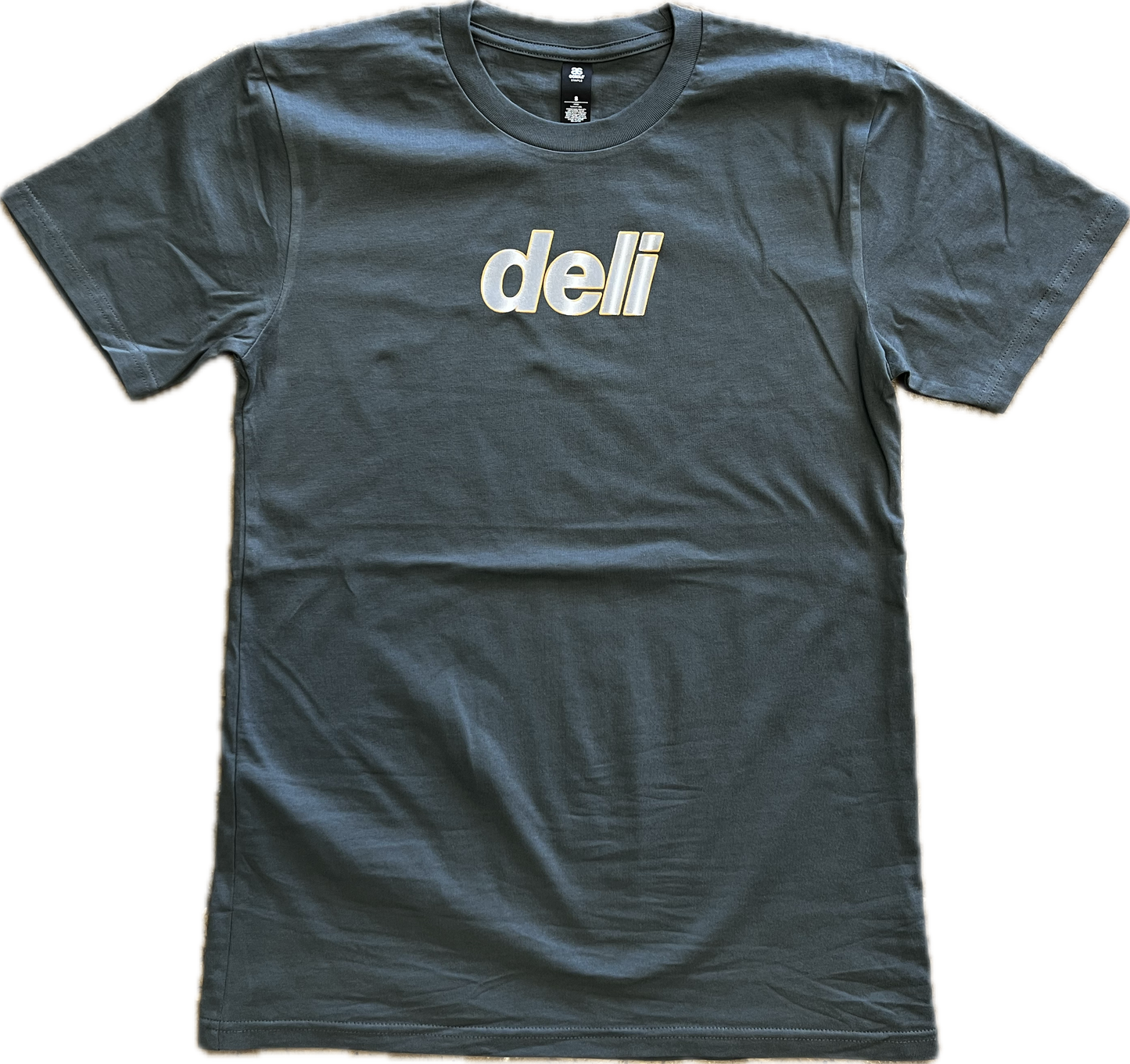 DELI - Badge Tee Charcoal