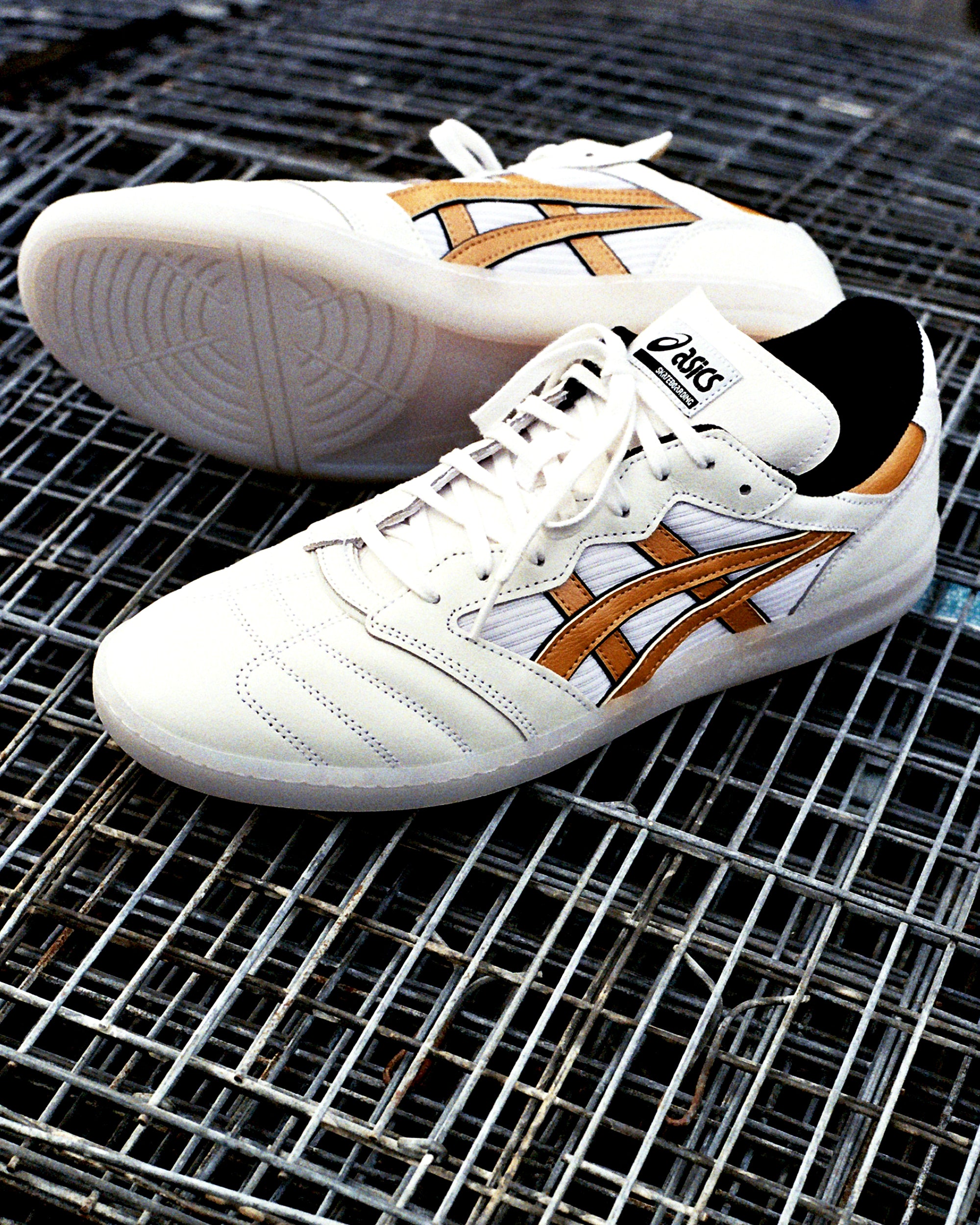 ASICS - Leggerezza FB White/Pure Gold