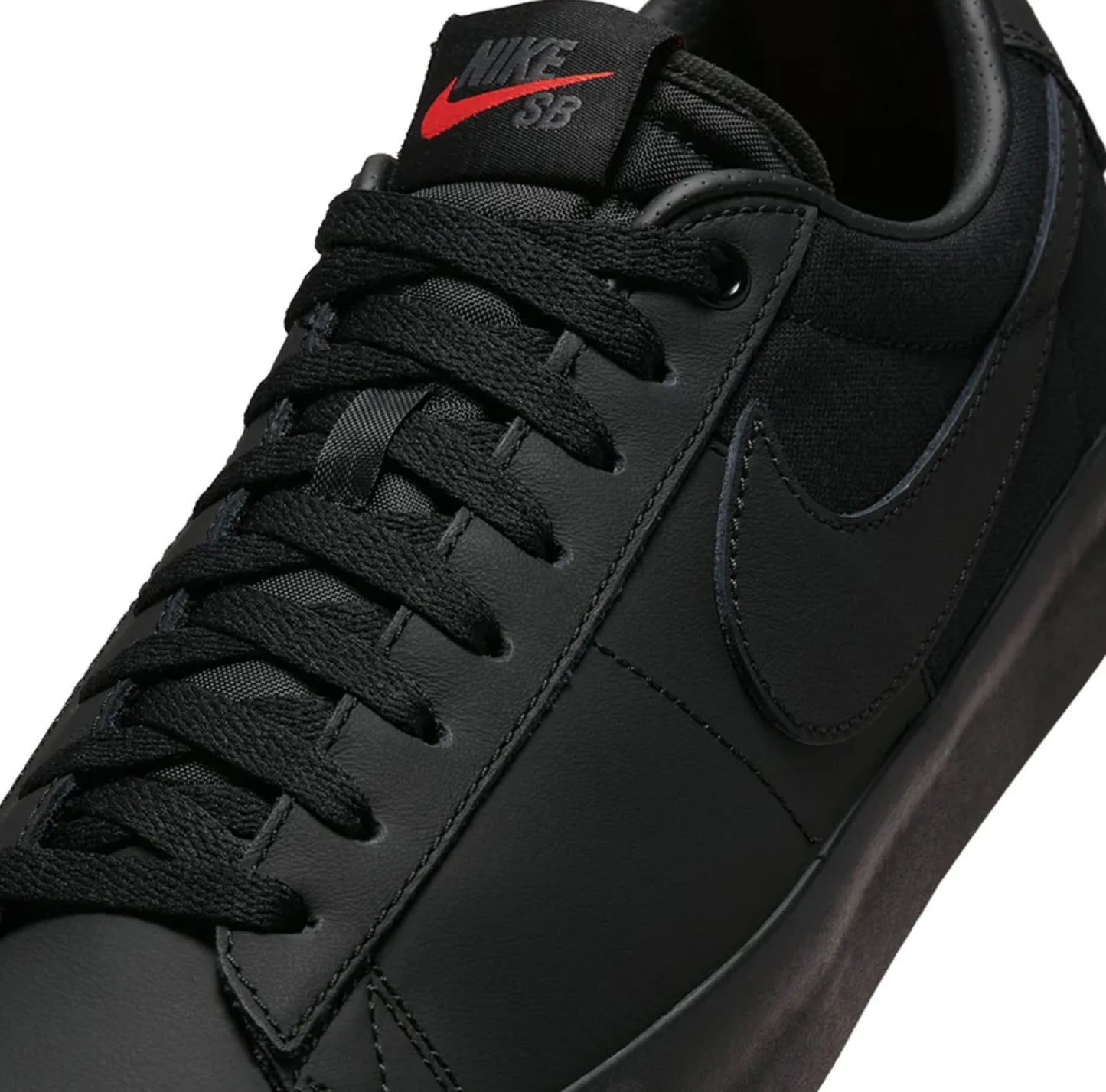 NIKE SB - Zoom Blazer Low Pro GT ISO Black/Black/Black