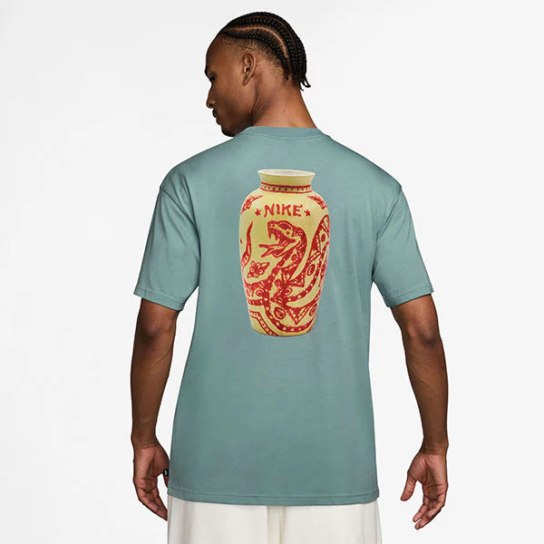 NIKE SB - M90 OC SKATE Vase Tee Cannon